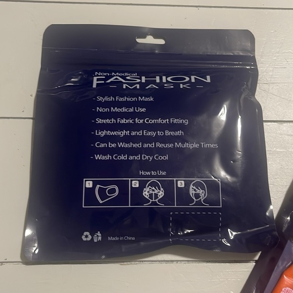 2 Minky Floral Fashion Masks - Picture 3 of 7